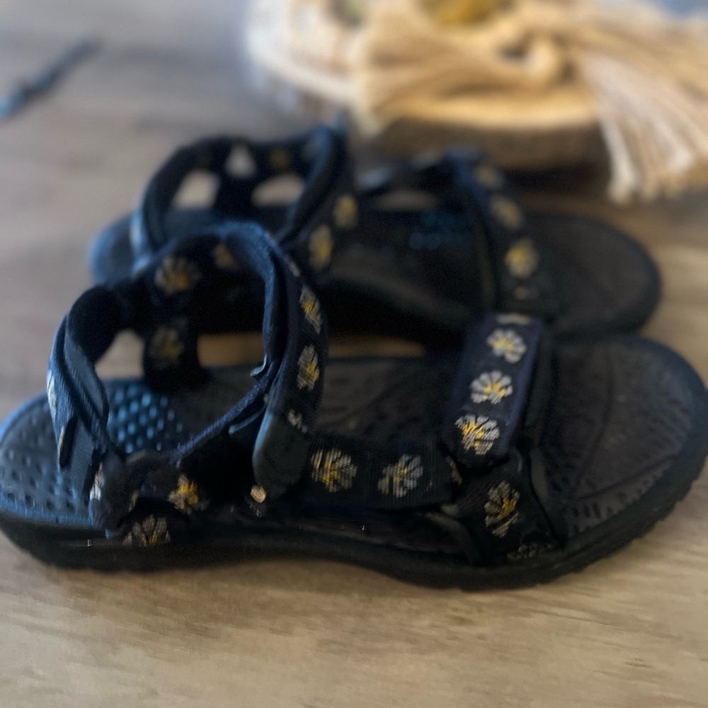 Teva Women's Black Hurricane Sandals with Yellow Floral Design - Picture 8 of 8